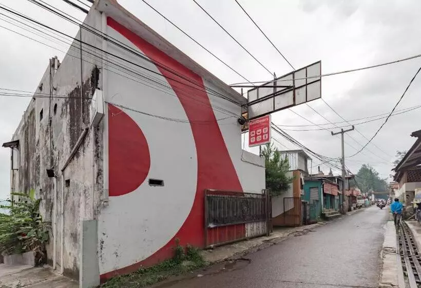 ホテル Reddoorz Near Cikole Lembang