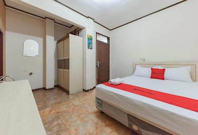 Hotel Reddoorz Near Cikole Lembang