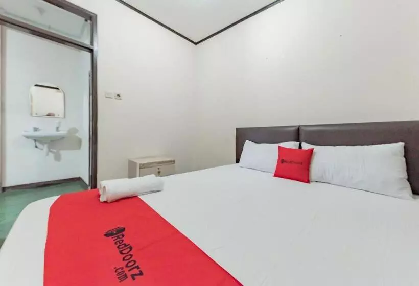 ホテル Reddoorz Near Cikole Lembang