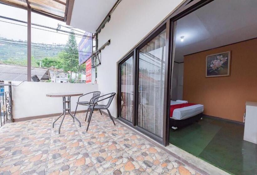 Hotel Reddoorz Near Cikole Lembang