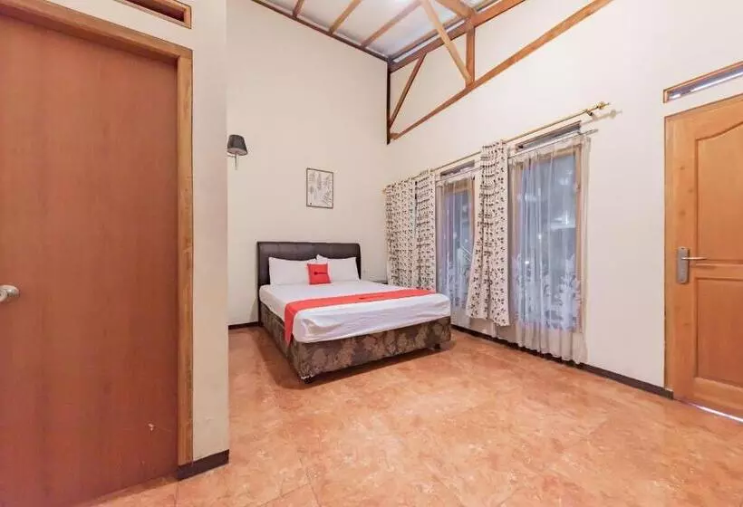 ホテル Reddoorz Near Cikole Lembang