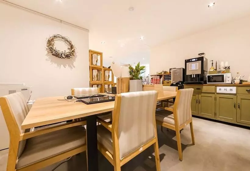 Motelli Jinju Hotel Owl