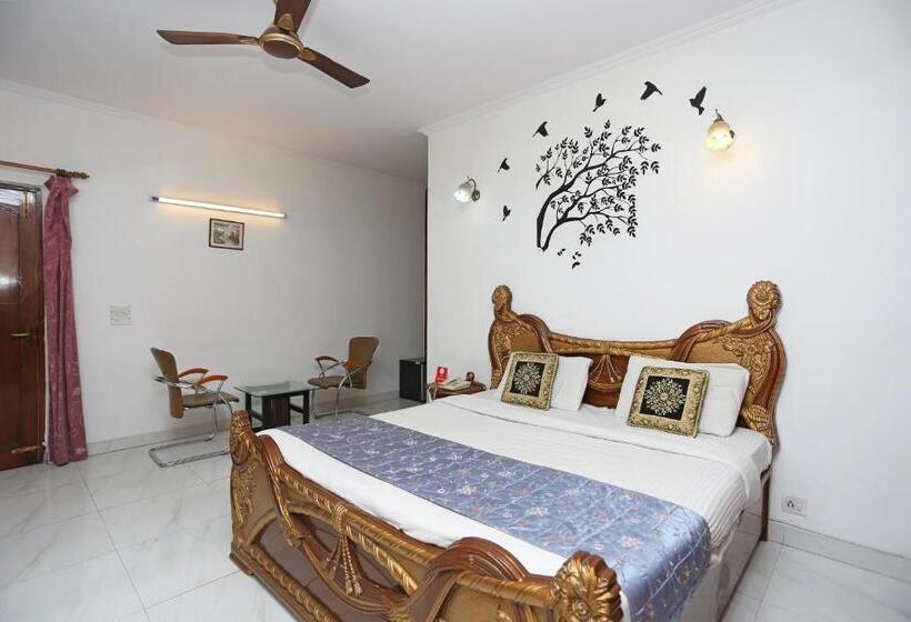 Oyo Flagship 2173 Hotel Sebastian White