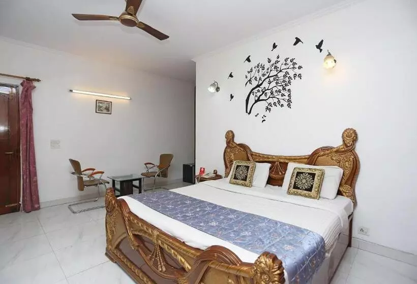 Oyo Flagship 2173 Hotel Sebastian White