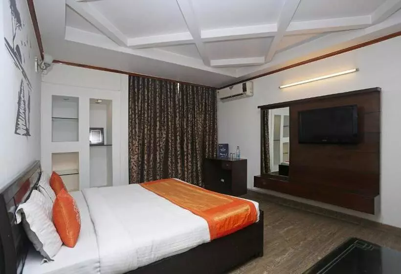 Oyo Flagship 2173 Hotel Sebastian White