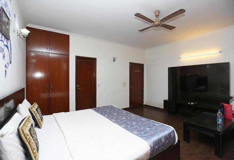 Oyo Flagship 2173 Hotel Sebastian White