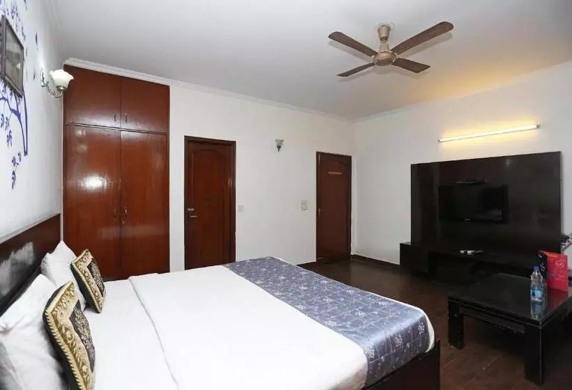 Oyo Flagship 2173 Hotel Sebastian White