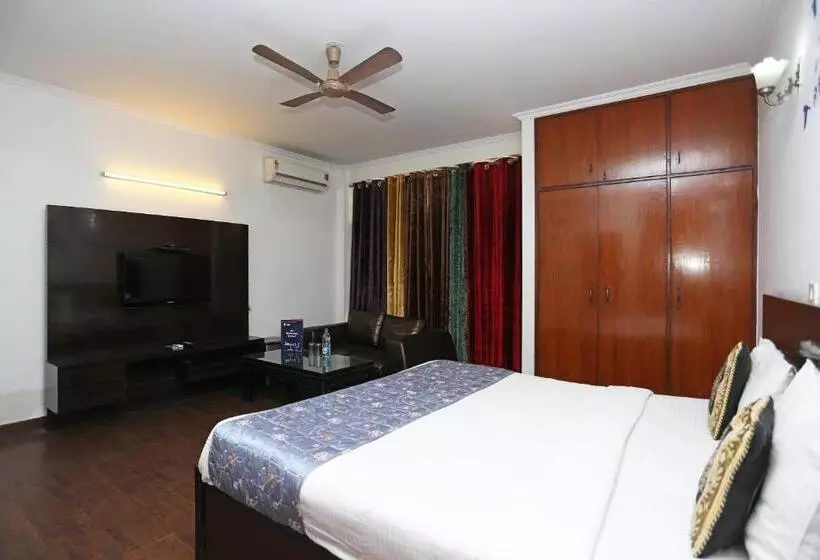 Oyo Flagship 2173 Hotel Sebastian White