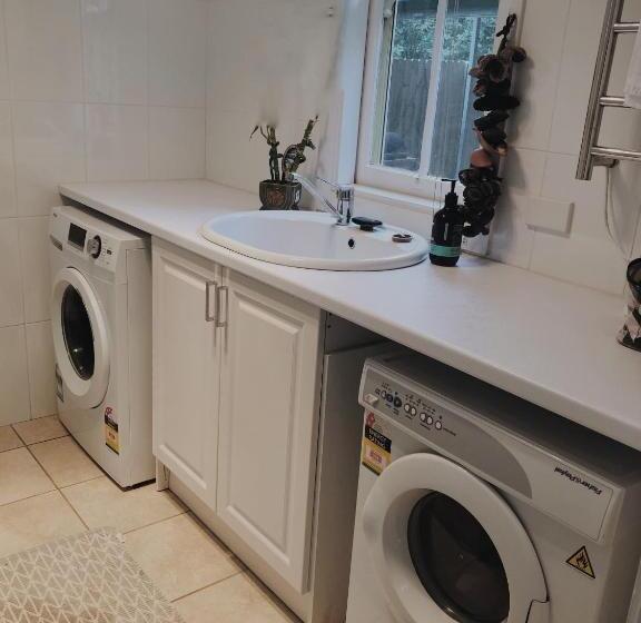 بنسيون Lurline Lodge