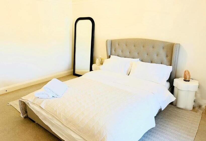 بنسيون Lurline Lodge