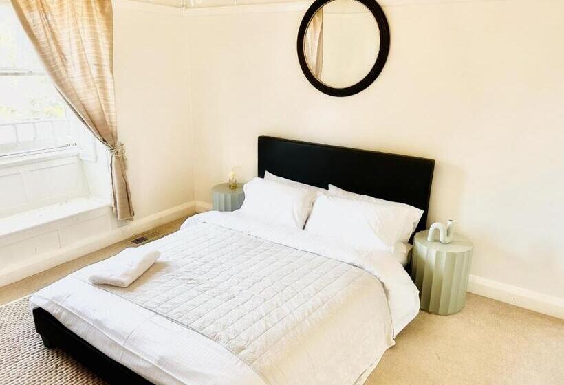 بنسيون Lurline Lodge