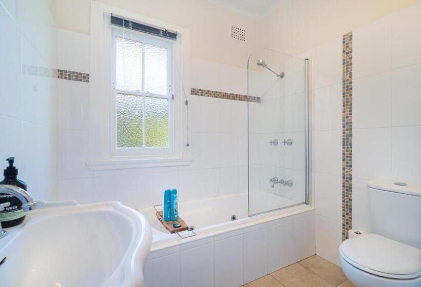 بنسيون Lurline Lodge