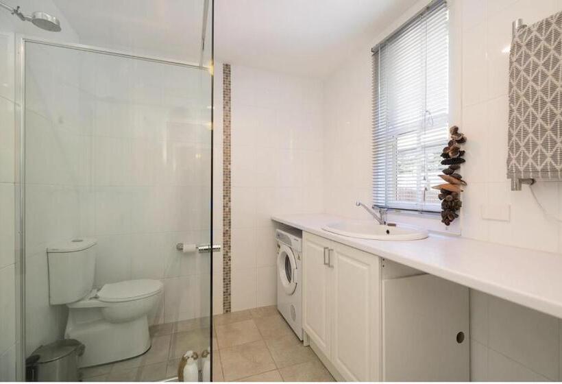 بنسيون Lurline Lodge