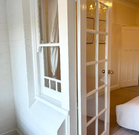 بنسيون Lurline Lodge