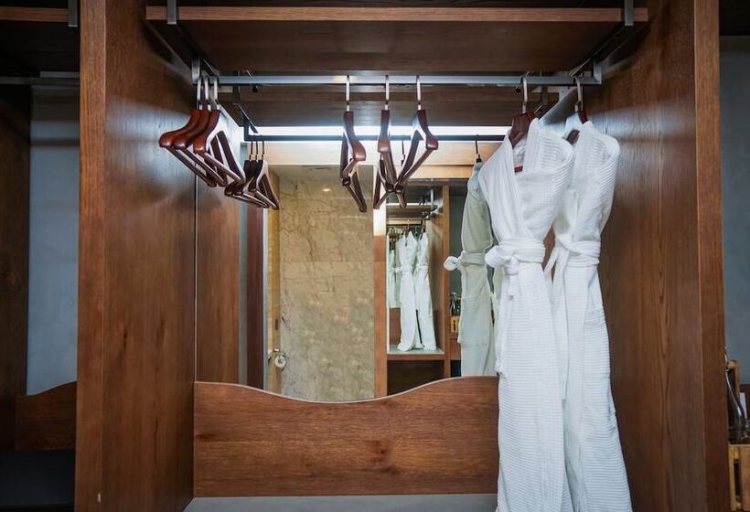 هتل Barahi Kathmandu