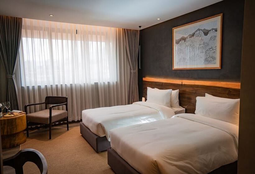 هتل Barahi Kathmandu