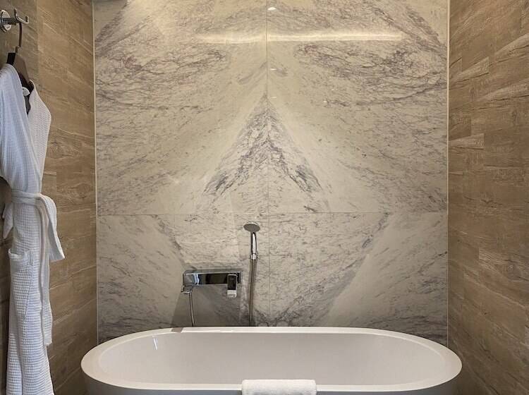 هتل Barahi Kathmandu