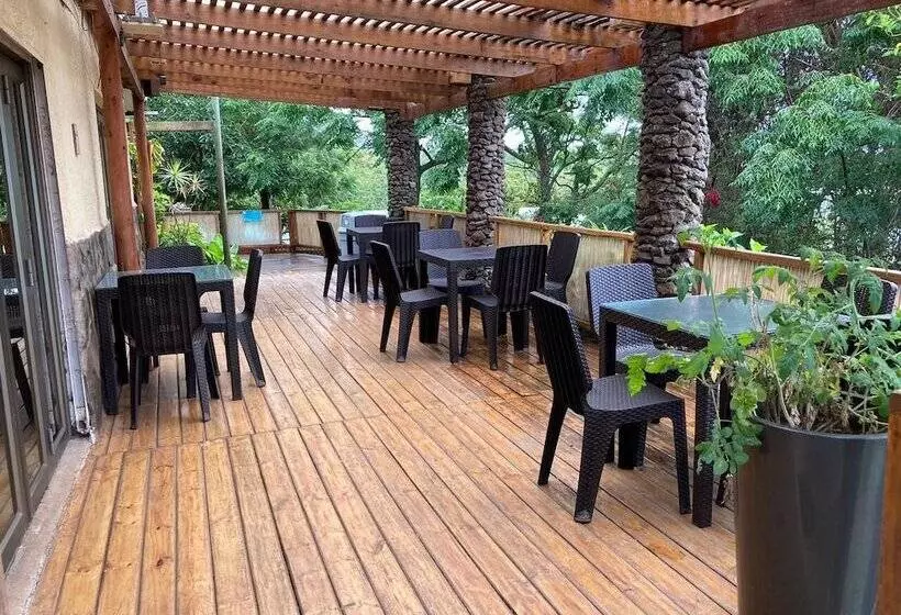 هتل Hare Rapa Nui By Chez Joseph