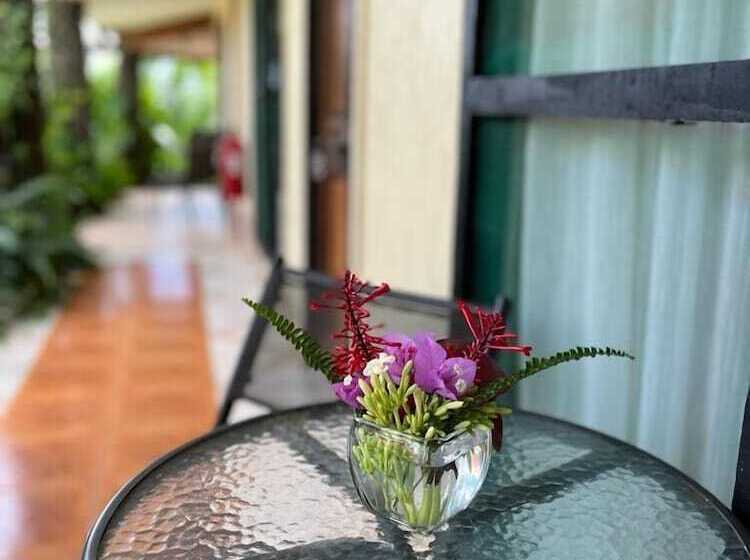 هتل Hare Rapa Nui By Chez Joseph