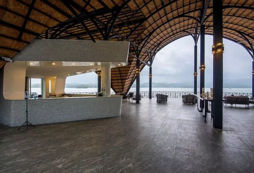 Hotelli Leaf Lake Kan Resort