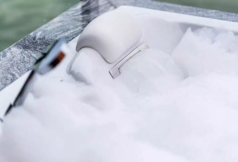 Hotelli Leaf Lake Kan Resort