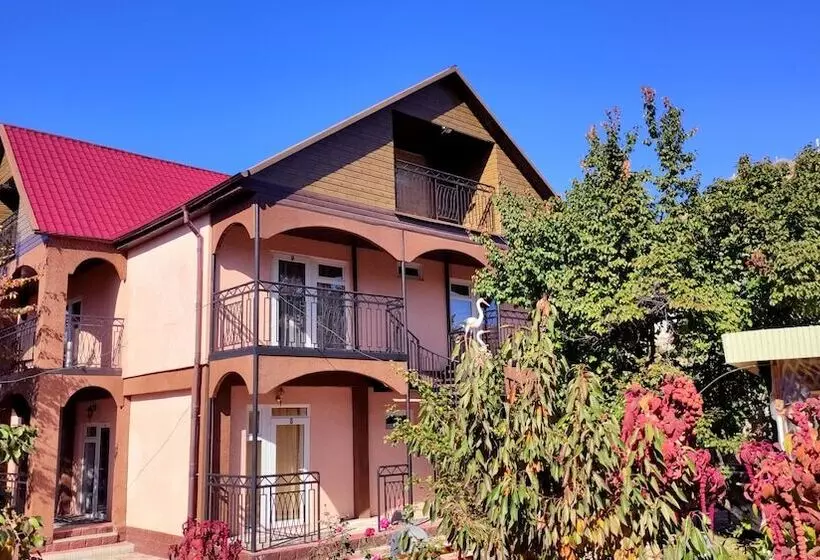 هتل Natalia Issyk Kul