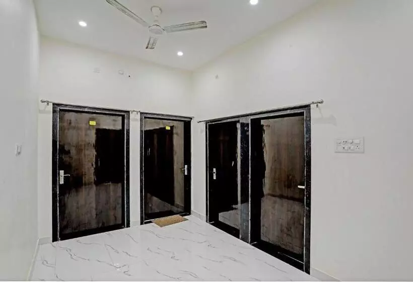 Hotelli Oyo Flagship S & B Home Stay