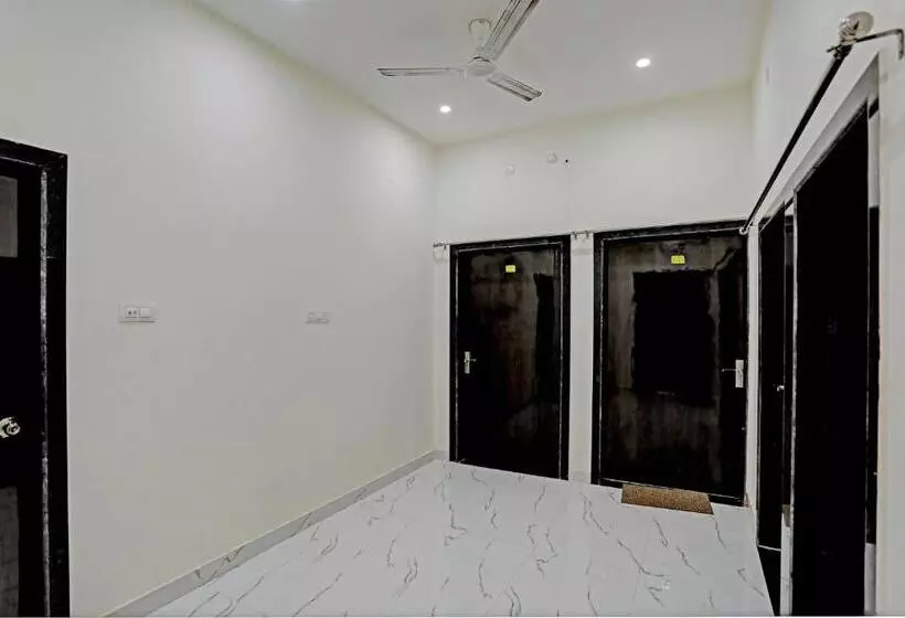 Hotelli Oyo Flagship S & B Home Stay