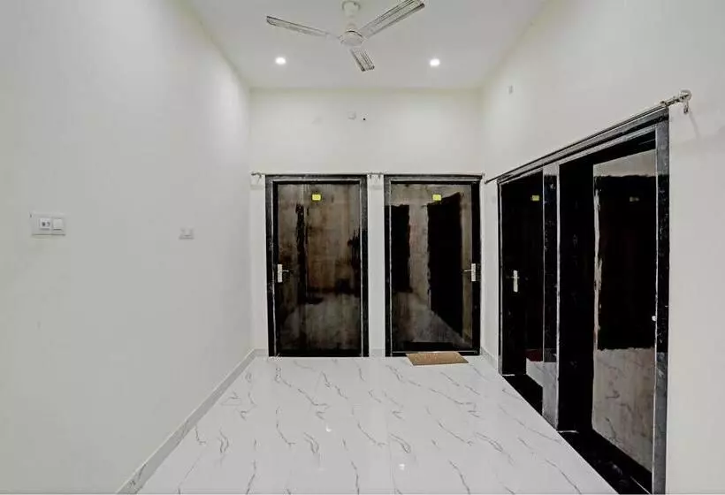 Hotelli Oyo Flagship S & B Home Stay