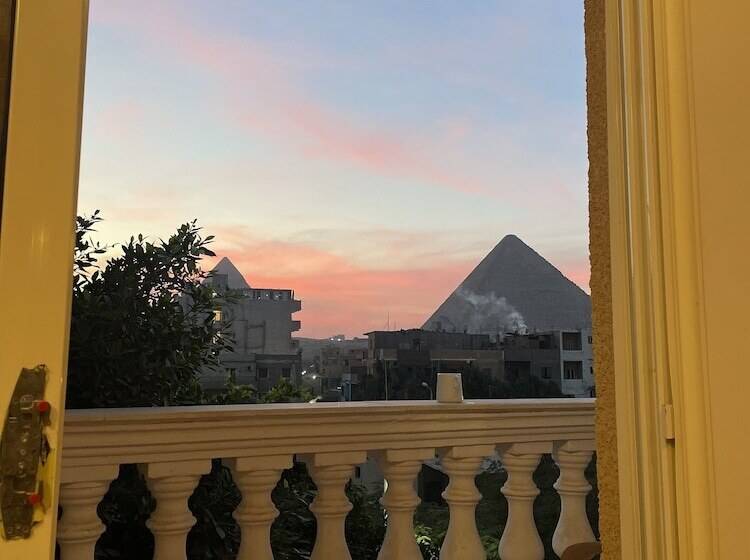 هتل Pyramids Homeland