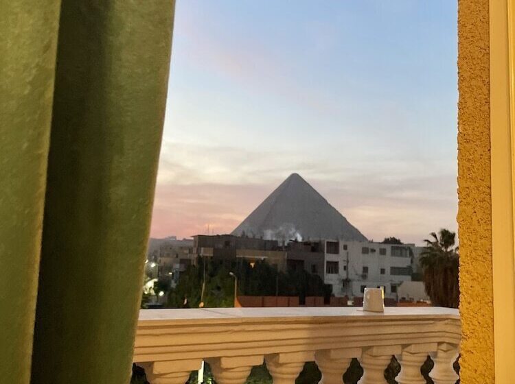 هتل Pyramids Homeland