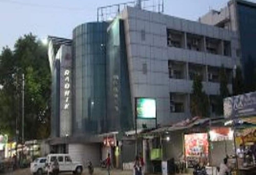 בית מלון כפרי Radhika