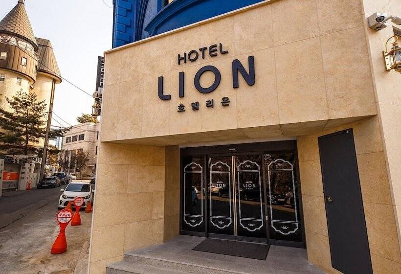 Motel Lion