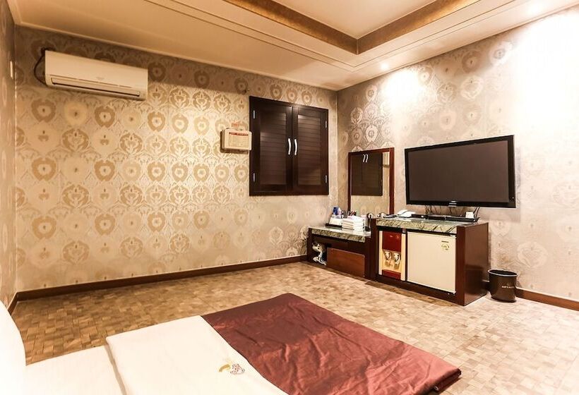 汽车旅馆  Gangneung Cats