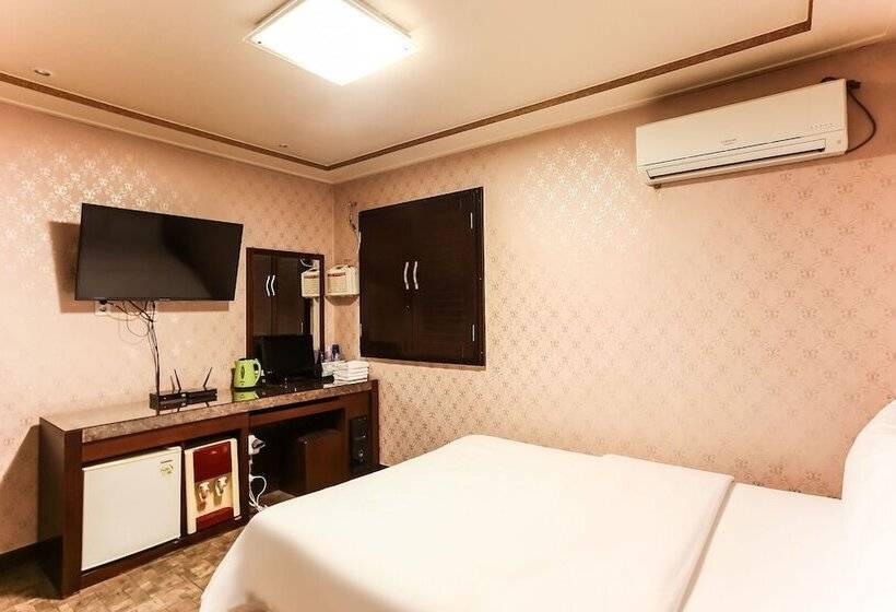 汽车旅馆  Gangneung Cats