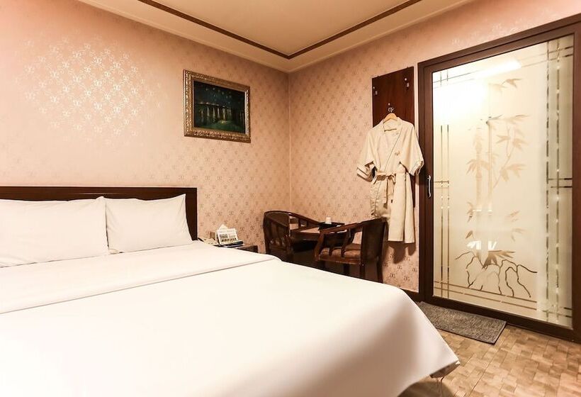 汽车旅馆  Gangneung Cats