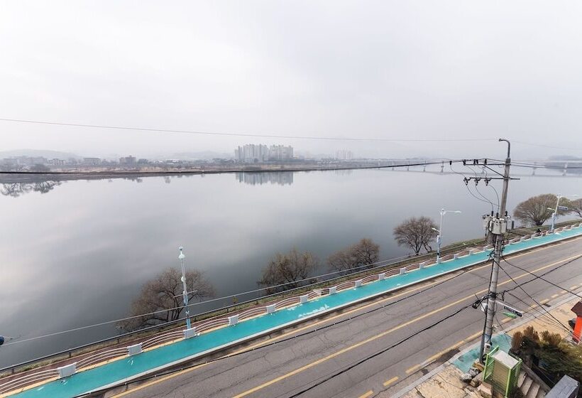 فندق على الطريق Yangpyeong River House