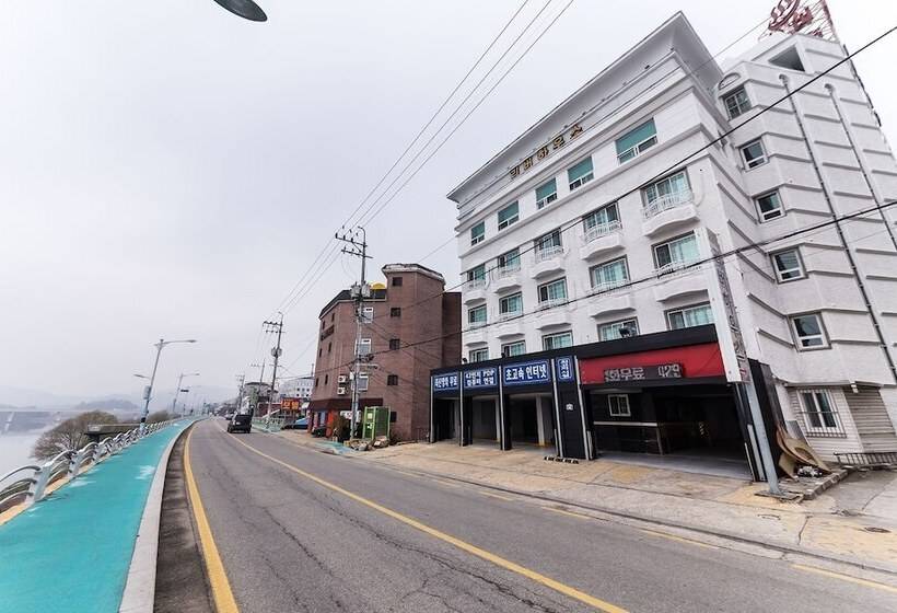 فندق على الطريق Yangpyeong River House