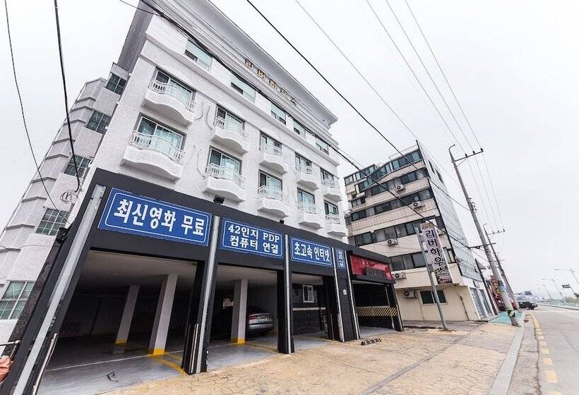 فندق على الطريق Yangpyeong River House