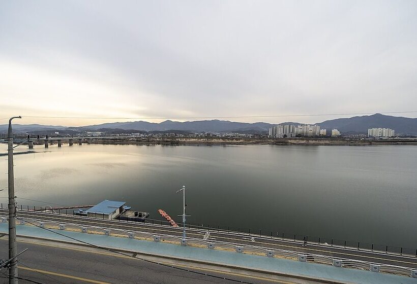 فندق على الطريق Yangpyeong River House