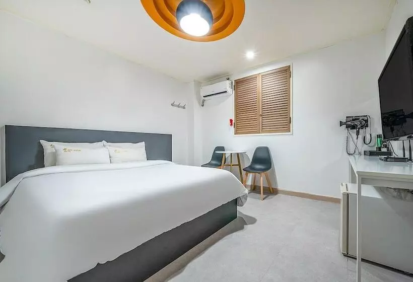 مُتل Yeosu Hotel Sixty