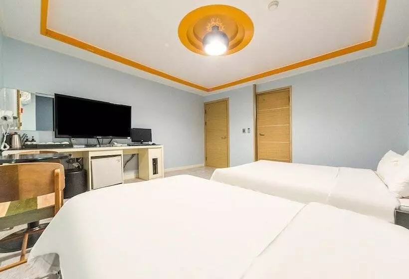 مُتل Yeosu Hotel Sixty
