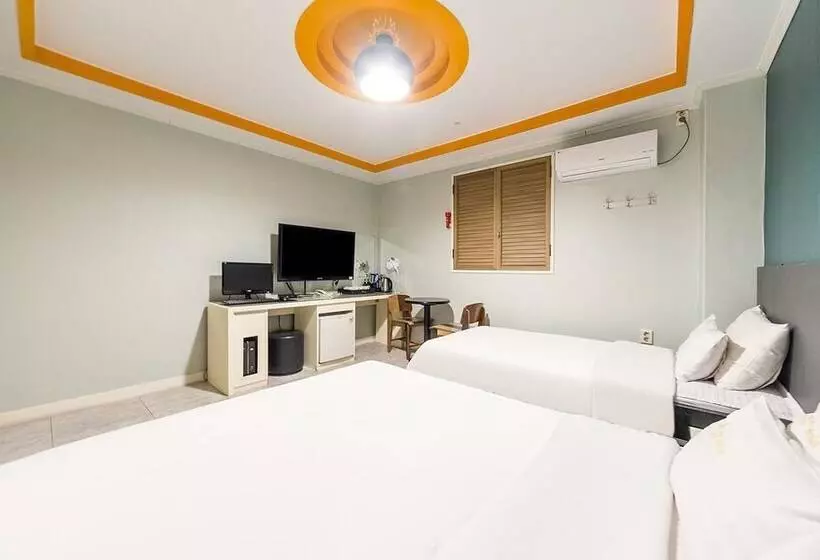 مُتل Yeosu Hotel Sixty