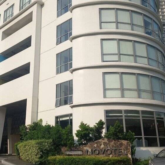 Capital O 950 Acqua Novotel Tower