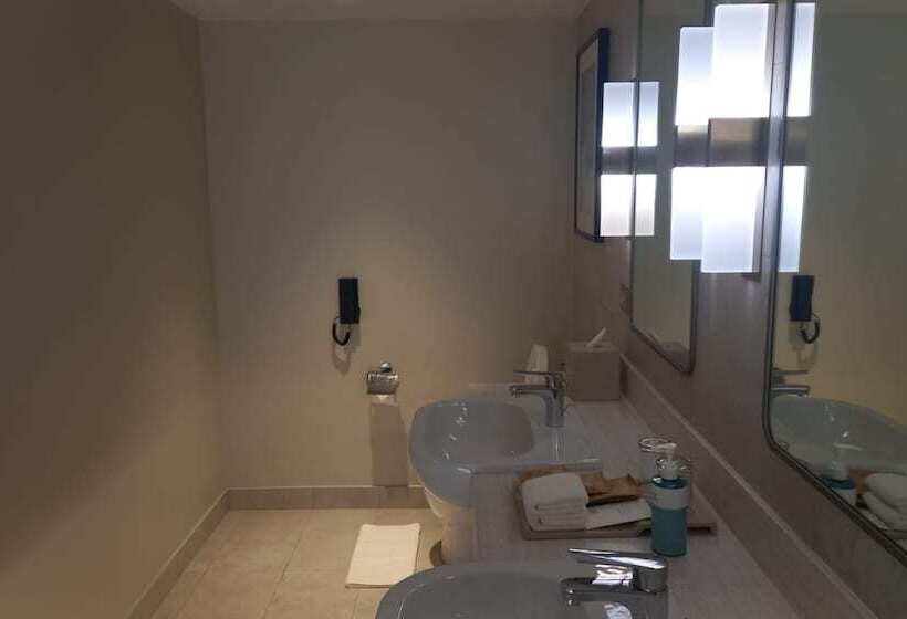 Capital O 950 Acqua Novotel Tower