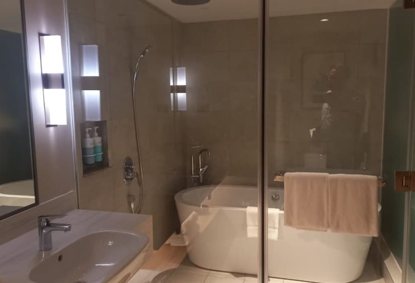 Capital O 950 Acqua Novotel Tower