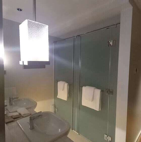 Capital O 950 Acqua Novotel Tower