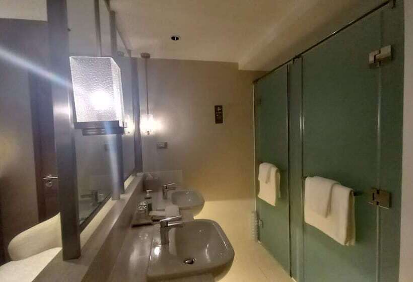 Capital O 950 Acqua Novotel Tower