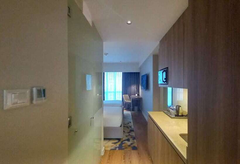 Capital O 950 Acqua Novotel Tower