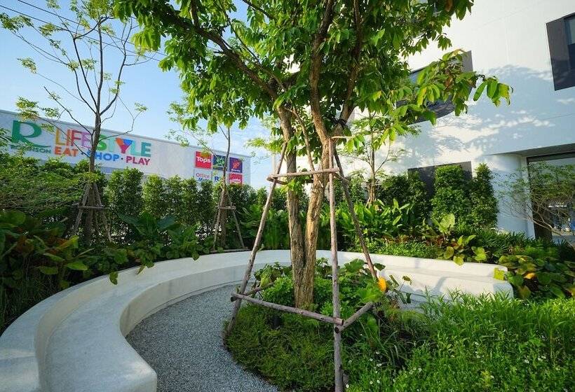 Go Hotel Ban Chang Robinson Lifestyle